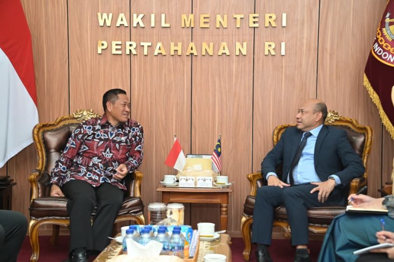 Wakil Menteri Pertahanan Republik Indonesia (Wamenhan RI) menerima kunjungan Deputy Secretary General (Policy) of the Ministry of Defence Malaysia, H.E. Mohd Yani bin Daud, di Kementerian Pertahanan