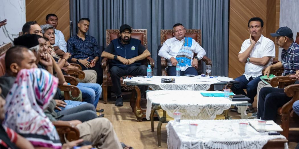 Gubernur Aceh H. Muzakir Manaf menggelar Rapat Koordinasi Penanggulangan Bencana Banjir bersama Bupati Aceh Utara, H. Ismail A. Jalil, SE, MM, beserta jajaran, di Pendopo Bupati Aceh Utara, Minggu (30/11/2025)