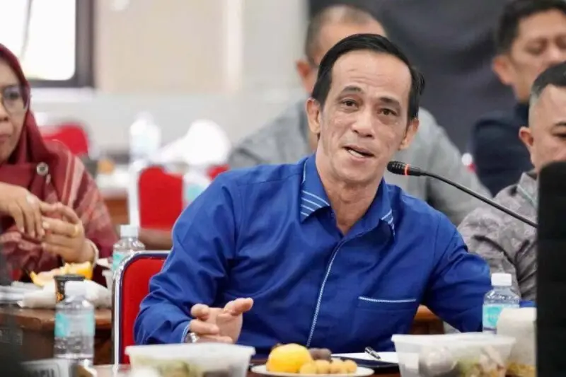 Wakil Ketua Komisi VII DPRA saat memberikan tanggapan resmi di Gedung DPRA terkait penetapan Aceh sebagai tuan rumah MTQ Nasional 2028, Jumat (3/4/2026).